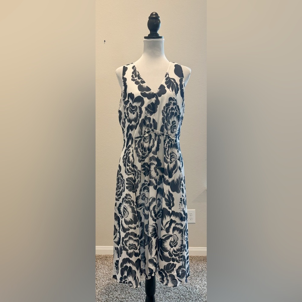 Ann Taylor Factory White & Navy Blue Floral Dress.